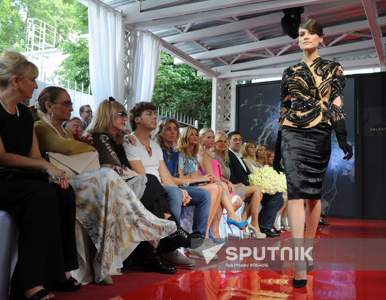 Fashion show of Valentin Yudashkin's collection "Chinese Box"