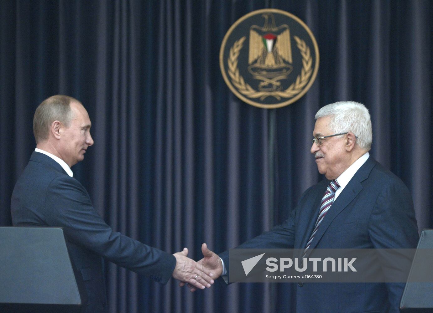 Vladimir Putin visits Palestinian territories