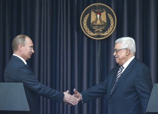 Vladimir Putin visits Palestinian territories