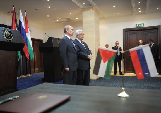 Vladimir Putin visits Palestinian territories