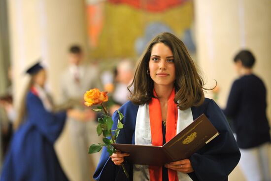 Presentation of diplomas to graduates with honors at MSU