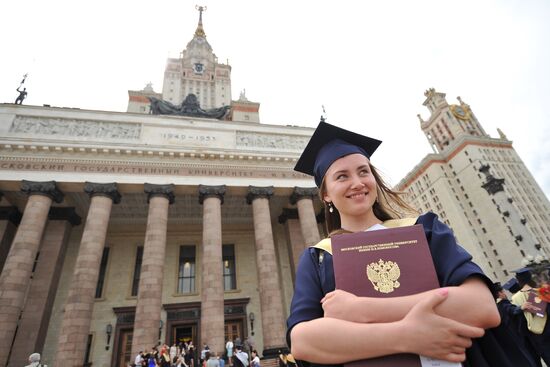 Presentation of diplomas to graduates with honors at MSU