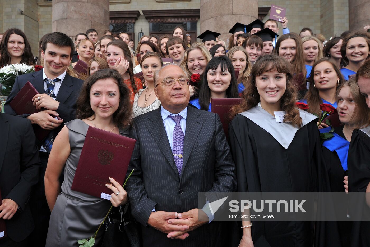 Presentation of diplomas to graduates with honors at MSU