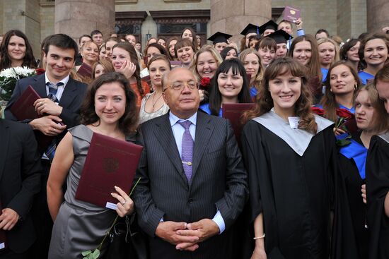 Presentation of diplomas to graduates with honors at MSU