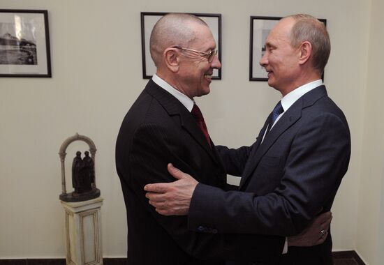 Vladimir Putin visits Palestine