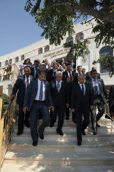 Vladimir Putin visits Palestine