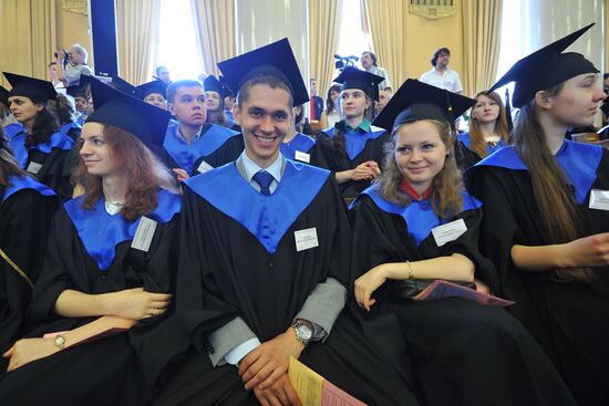 Presentation of diplomas to graduates with honors at MSU