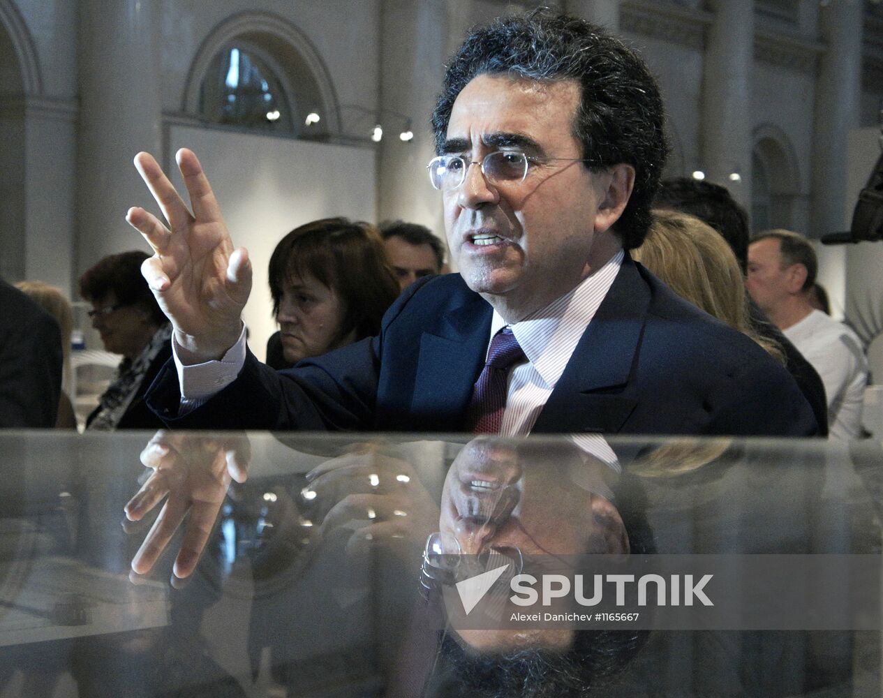 Santiago Calatrava's exhibition opens at Hermitage Museum