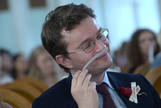 "Perfume Concert" by Laurent Assulen