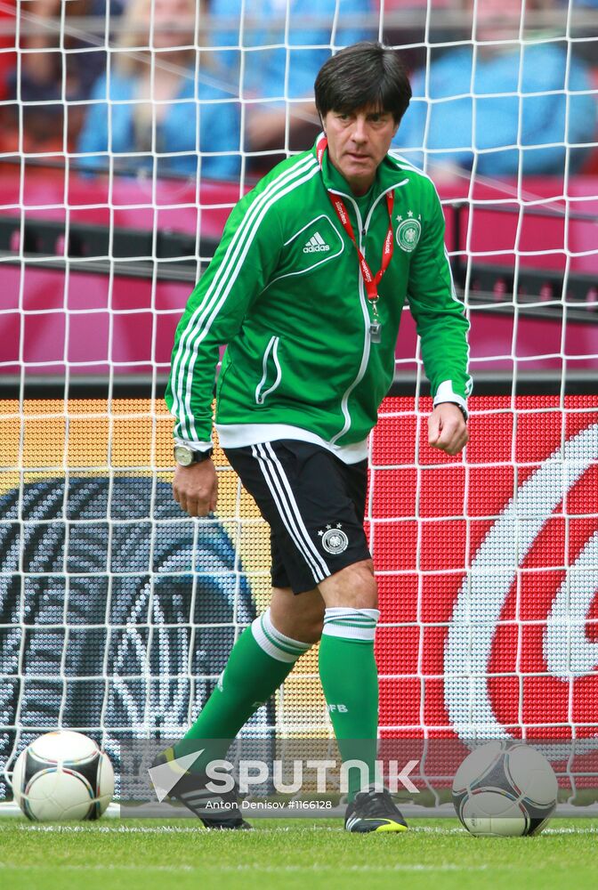 UEFA Euro 2012. German, Italian teams hold training sessions