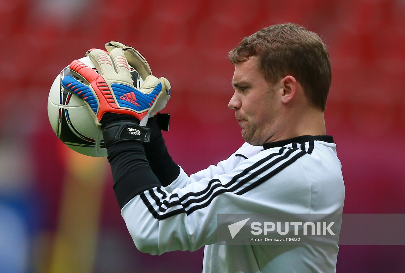 UEFA Euro 2012. German, Italian teams hold training sessions