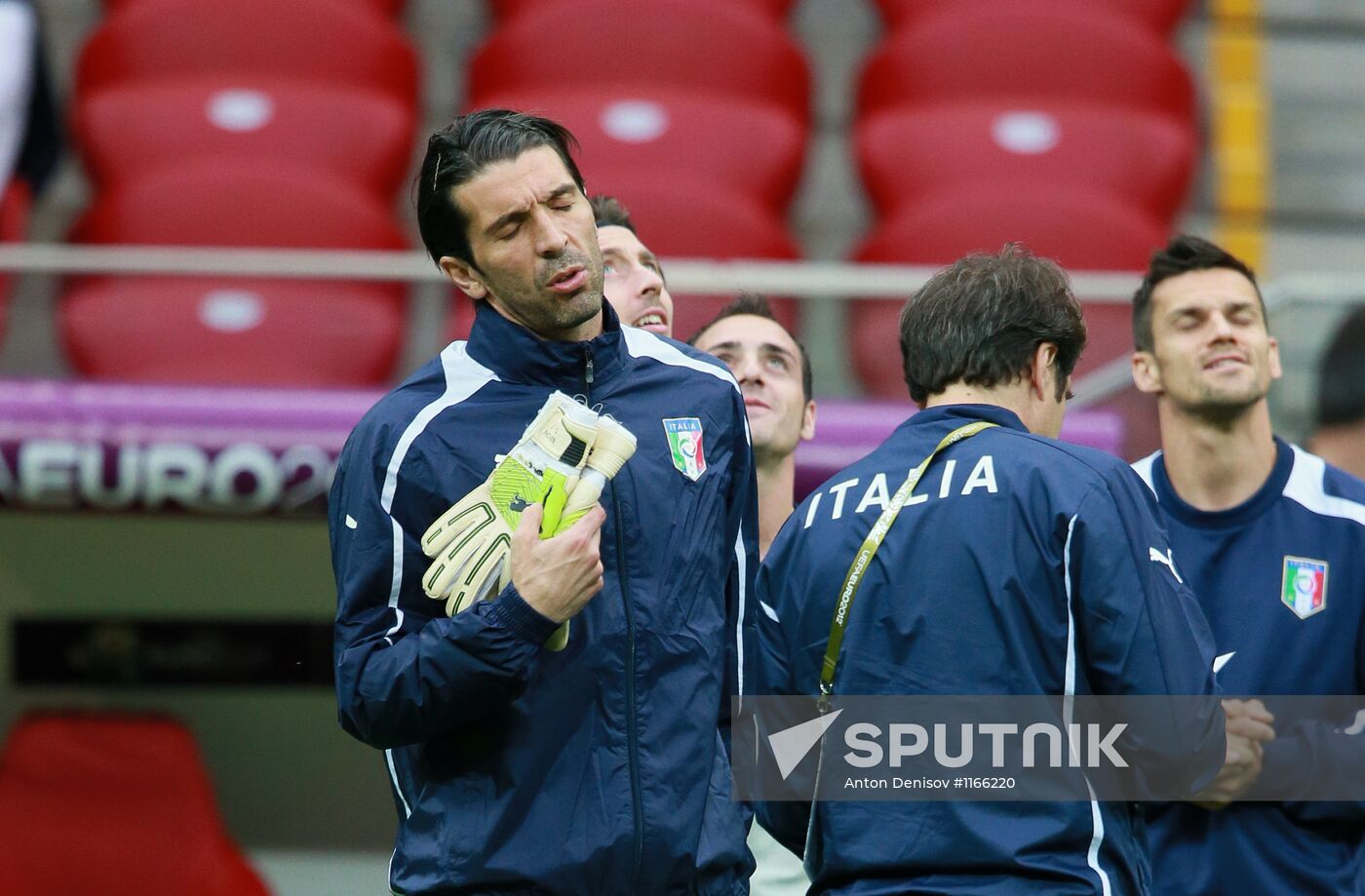 UEFA Euro 2012. German, Italian teams hold training sessions