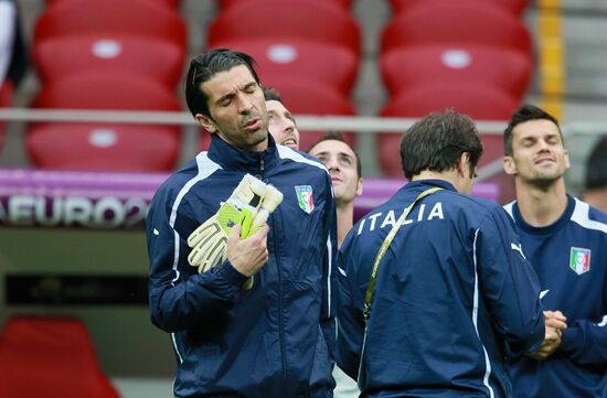 UEFA Euro 2012. German, Italian teams hold training sessions