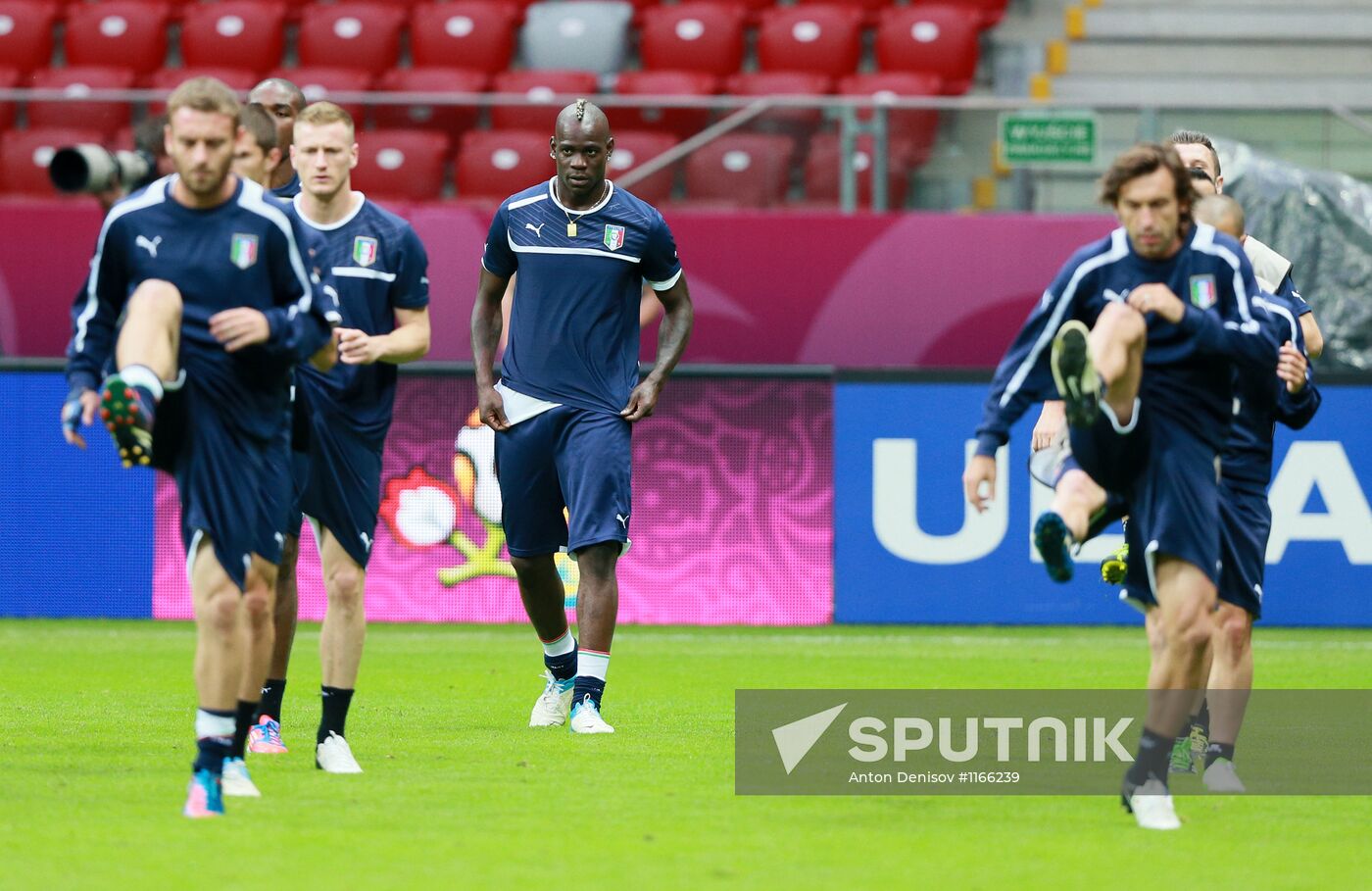 UEFA Euro 2012. German, Italian teams hold training sessions