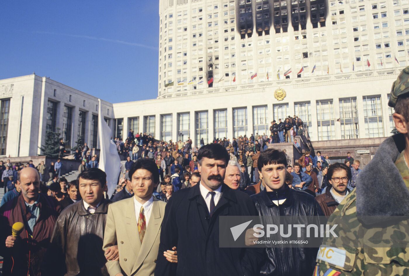 Kirsan Ilyumzhinov and Ruslan Aushev near House of Soviets