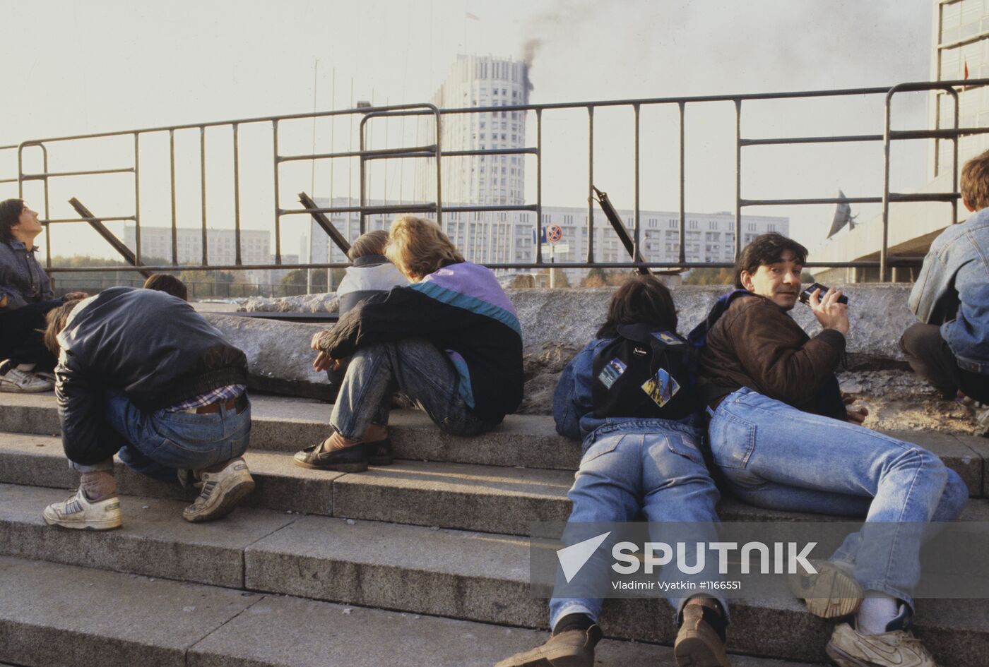 Moscow people watch military attack at House of Soviets