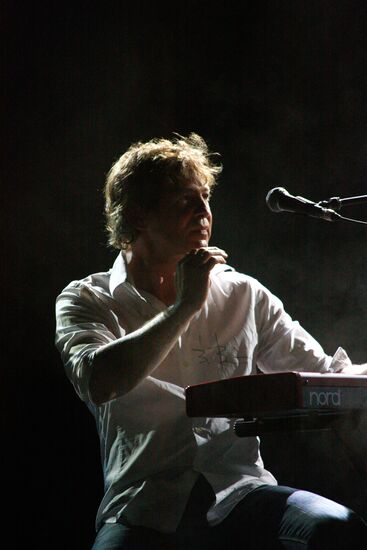 Fools Garden band performs live in Moscow