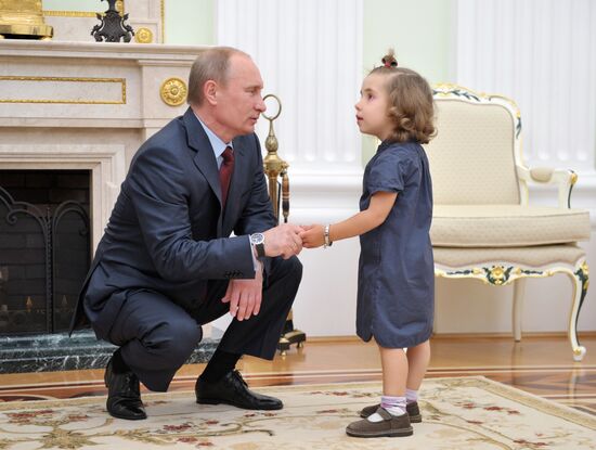 Vladimir Putin meets with girl who was given heart transplant