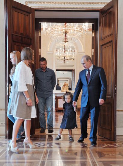 Vladimir Putin meets with girl who was given heart transplant
