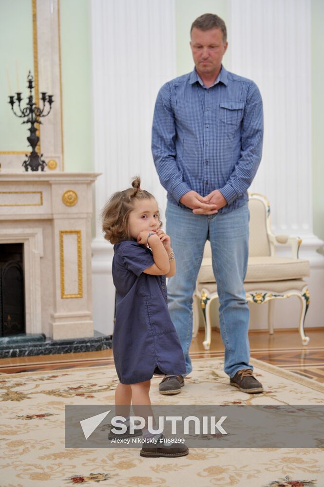 Vladimir Putin meets with girl who was given heart transplant