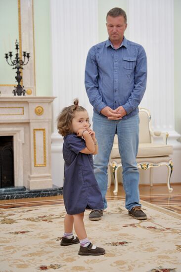 Vladimir Putin meets with girl who was given heart transplant
