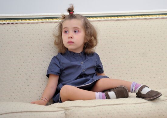 Vladimir Putin meets with girl who was given heart transplant