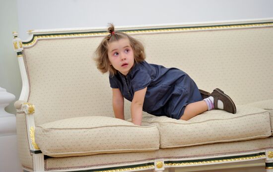 Vladimir Putin meets with girl who was given heart transplant