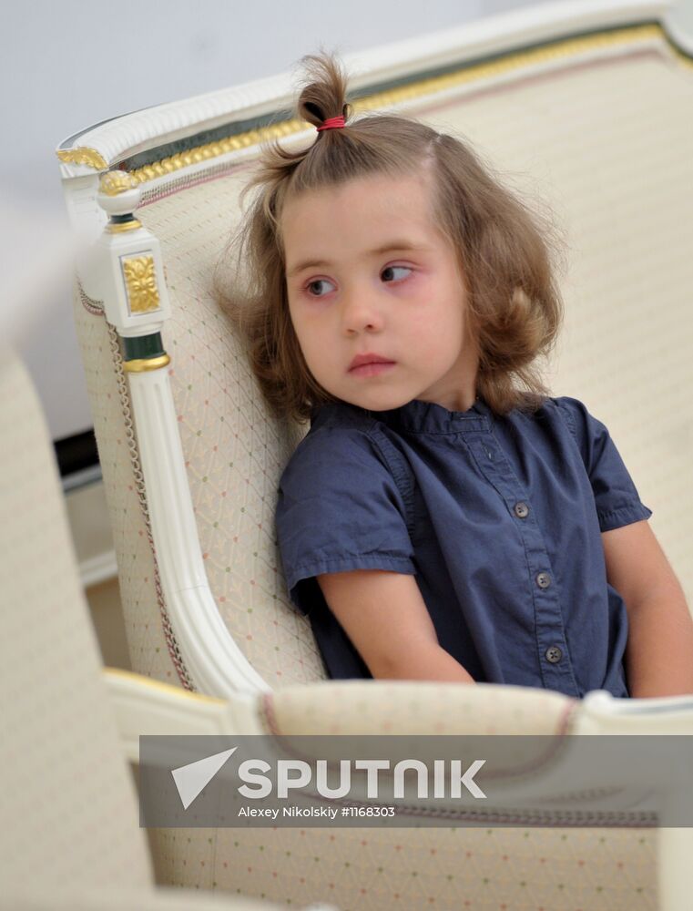 Vladimir Putin meets with girl who was given heart transplant