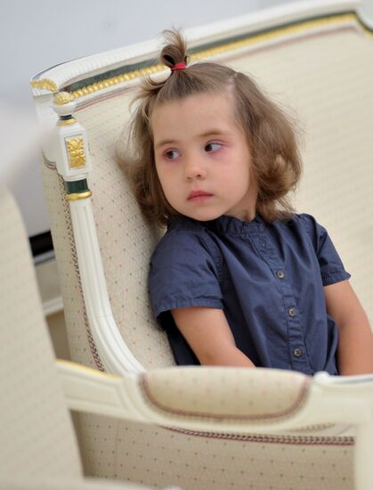 Vladimir Putin meets with girl who was given heart transplant
