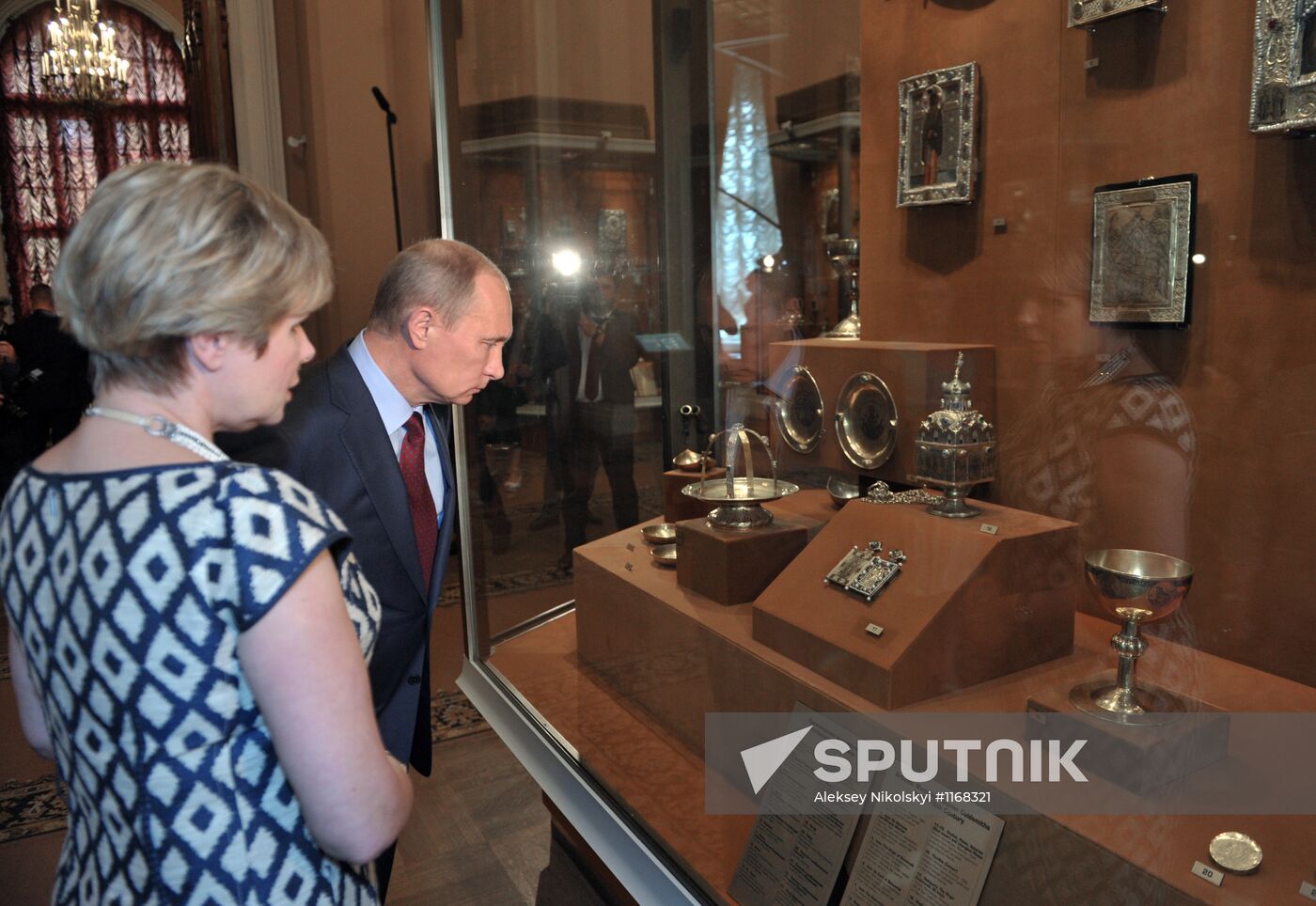 Vladimir Putin visits Moscow Kremlin museum reserve