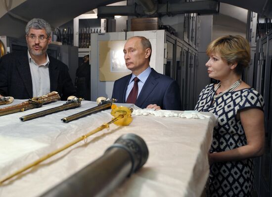Vladimir Putin visits Moscow Kremlin museum reserve