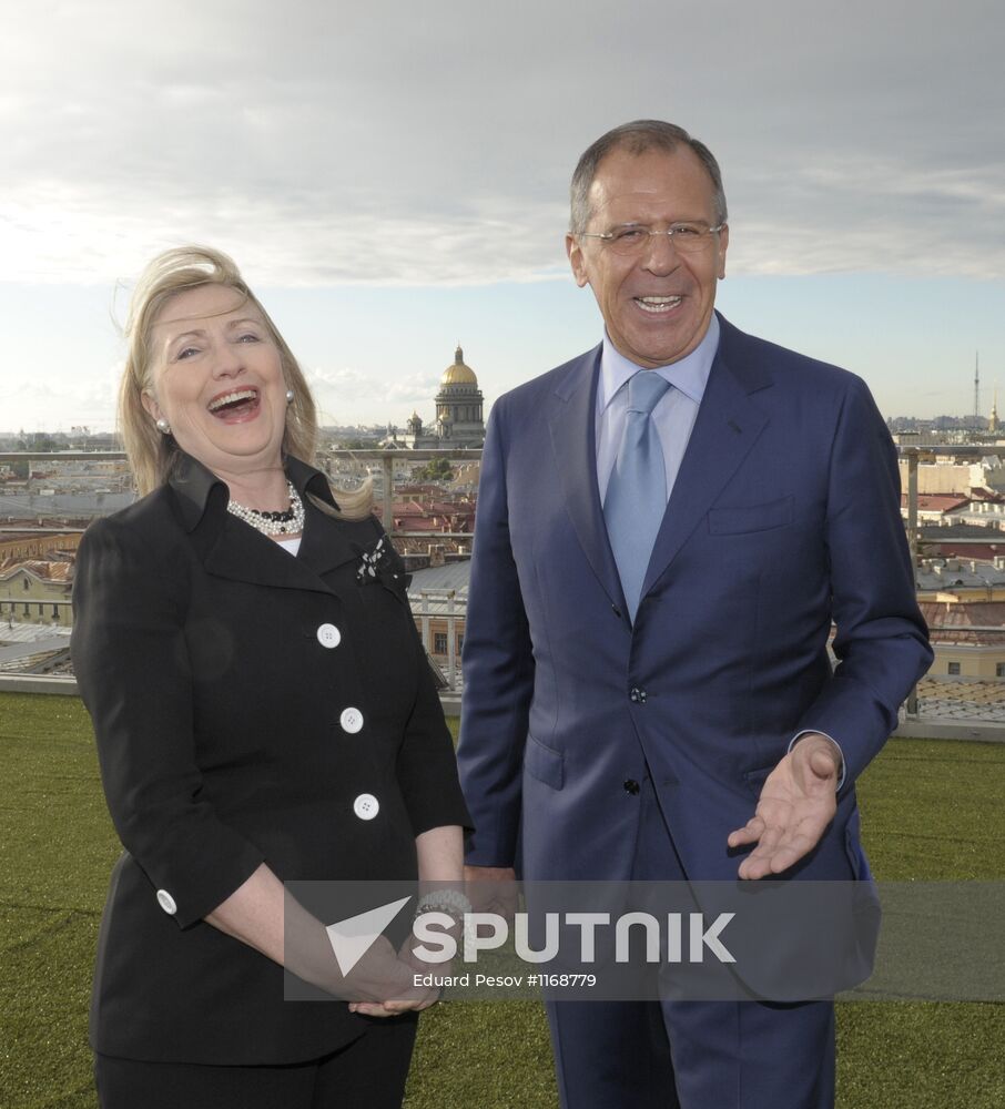 Sergei Lavrov and Hillary Clinton hold talks in St. Petersburg