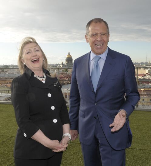 Sergei Lavrov and Hillary Clinton hold talks in St. Petersburg