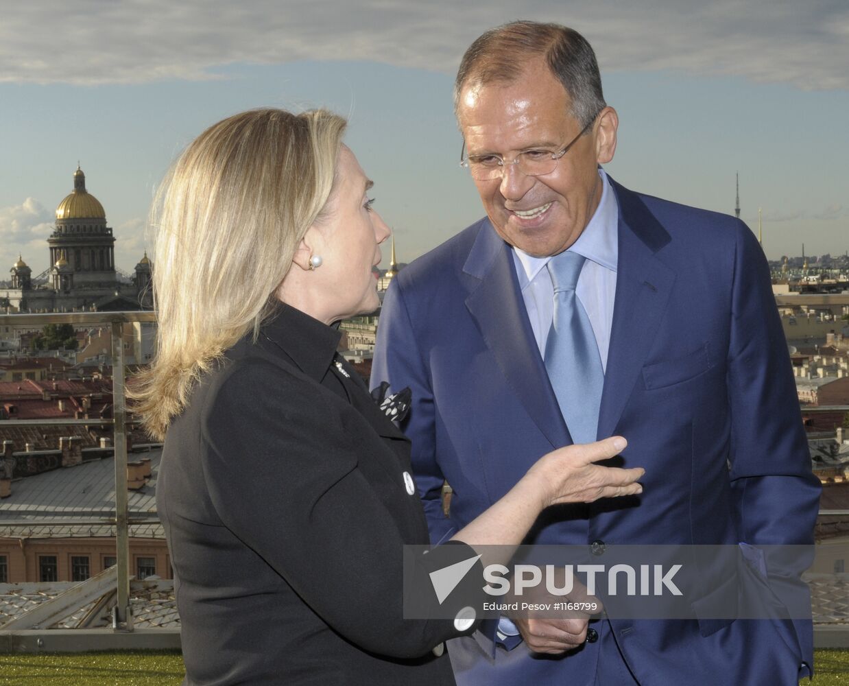 Sergei Lavrov and Hillary Clinton hold talks in St. Petersburg