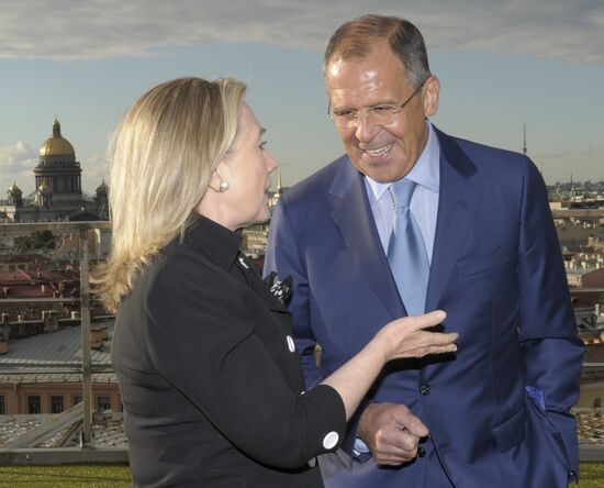 Sergei Lavrov and Hillary Clinton hold talks in St. Petersburg