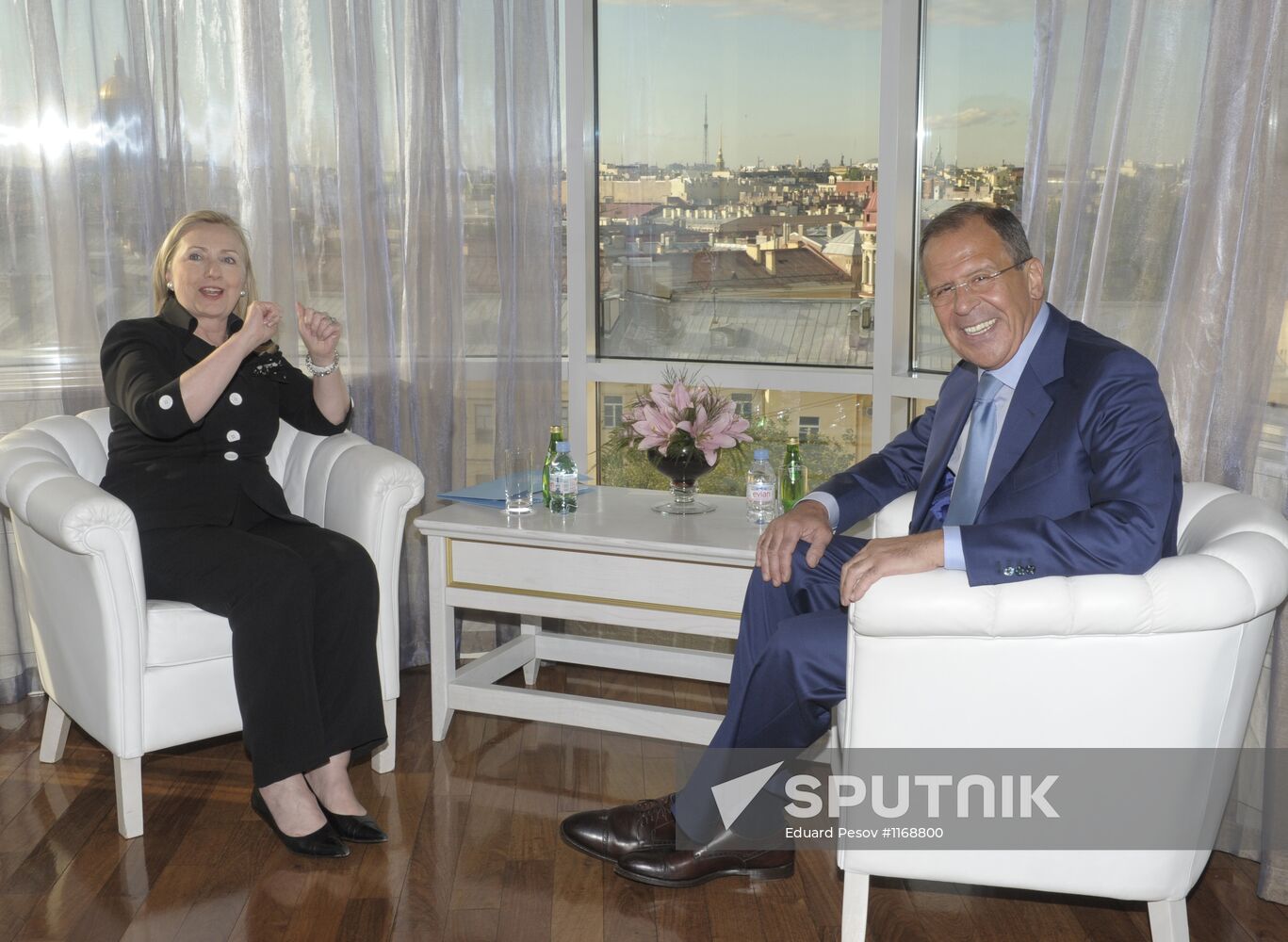 Sergei Lavrov and Hillary Clinton hold talks in St. Petersburg