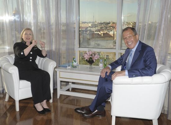 Sergei Lavrov and Hillary Clinton hold talks in St. Petersburg