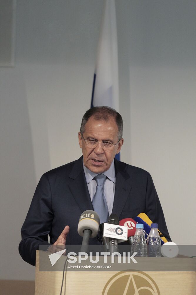 Sergei Lavrov and Hillary Clinton hold talks in St. Petersburg