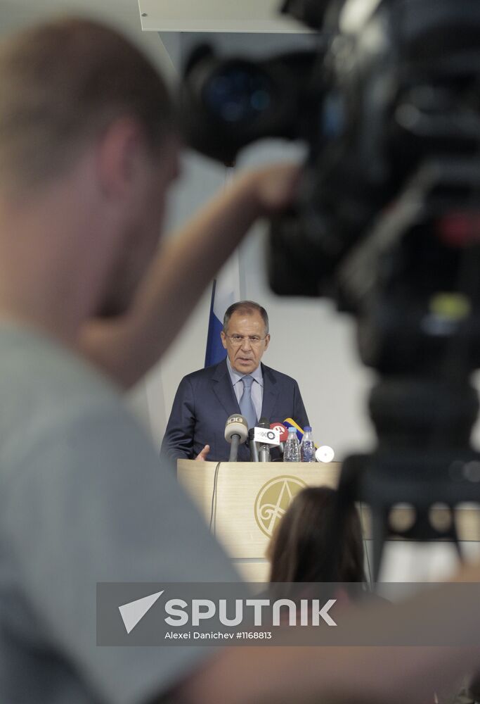 Sergei Lavrov and Hillary Clinton hold talks in St. Petersburg