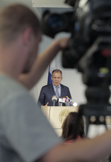 Sergei Lavrov and Hillary Clinton hold talks in St. Petersburg