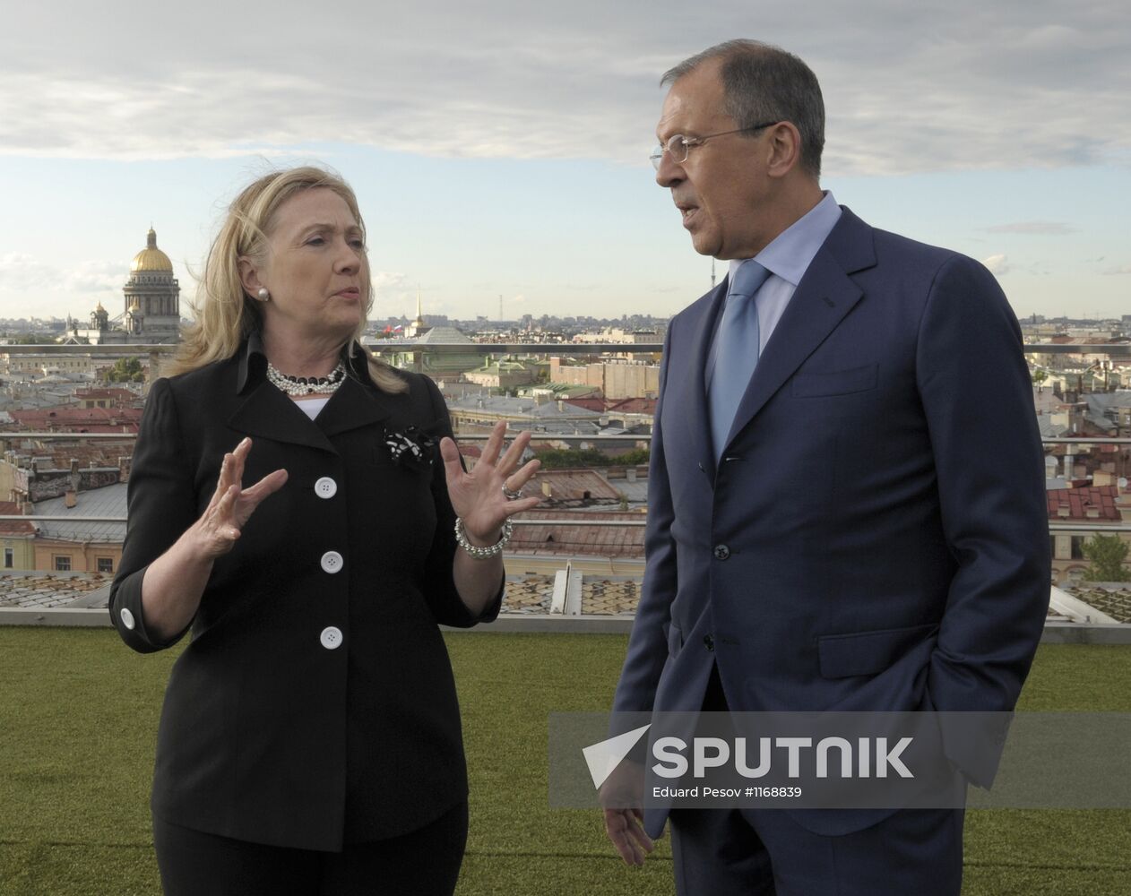 Sergei Lavrov and Hillary Clinton hold talks in St. Petersburg