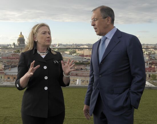 Sergei Lavrov and Hillary Clinton hold talks in St. Petersburg