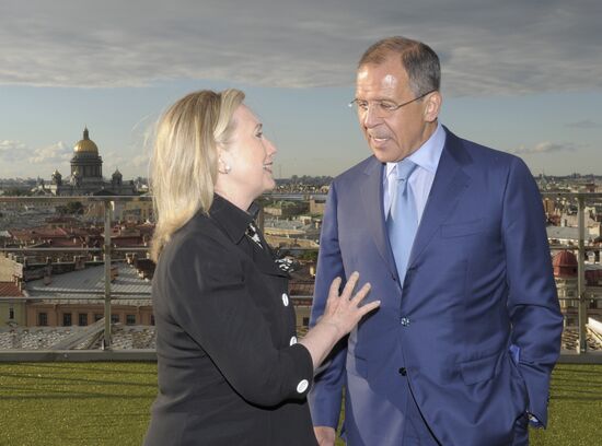 Sergei Lavrov and Hillary Clinton hold talks in St. Petersburg