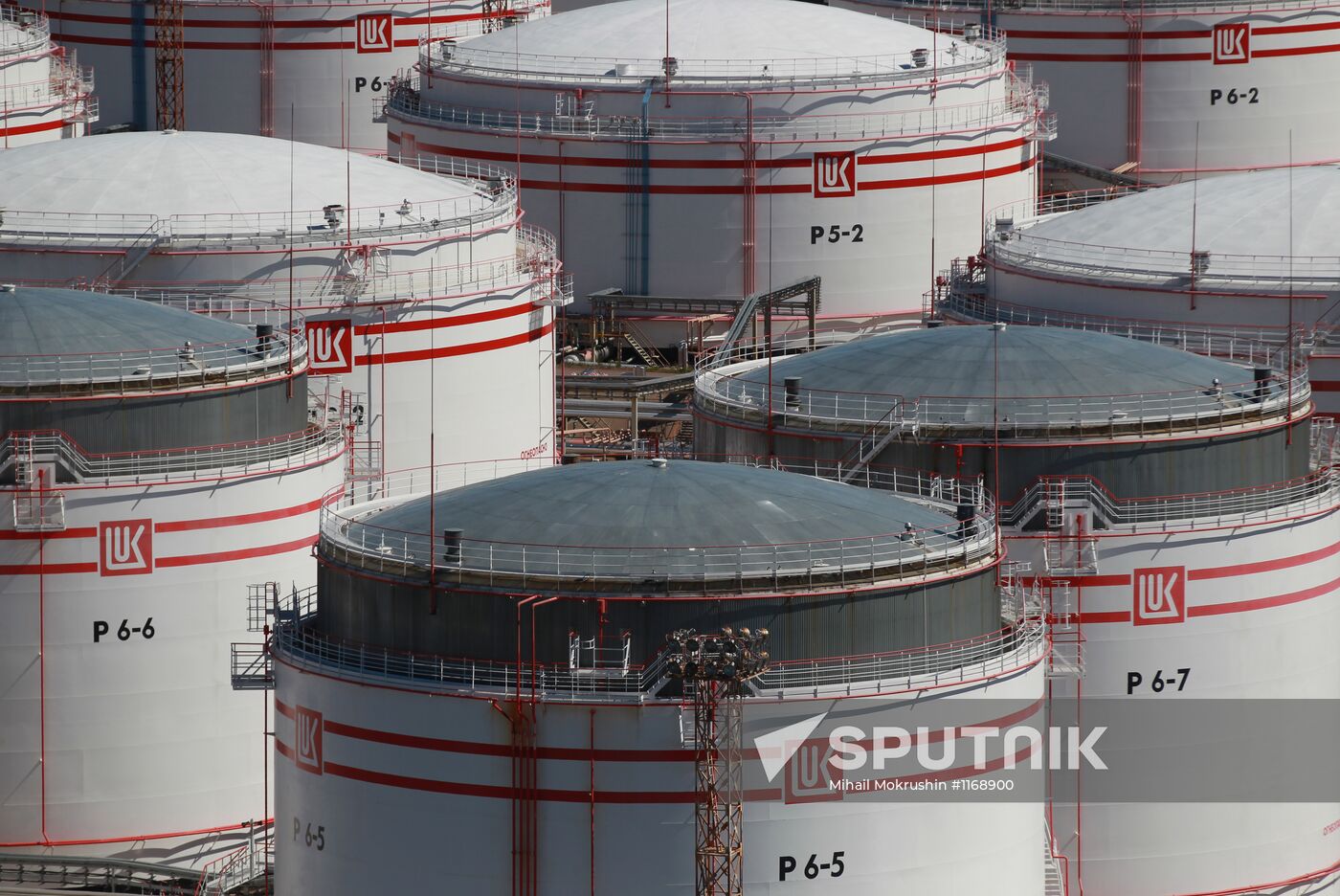 Work of Vysotsk-Lukoil-II distribution and transshipment complex