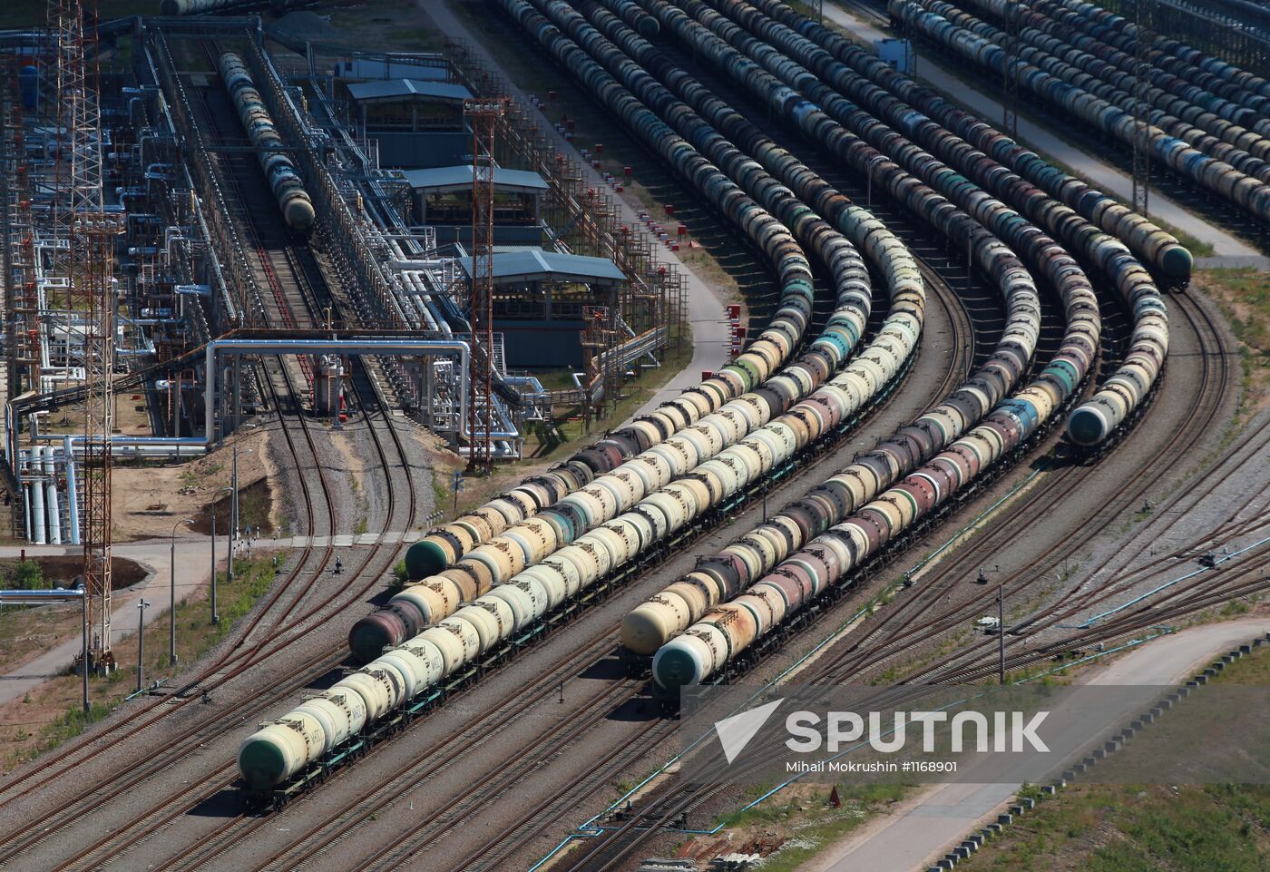 Work of Vysotsk-Lukoil-II distribution and transshipment complex
