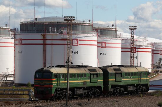 Work of Vysotsk-Lukoil-II distribution and transshipment complex
