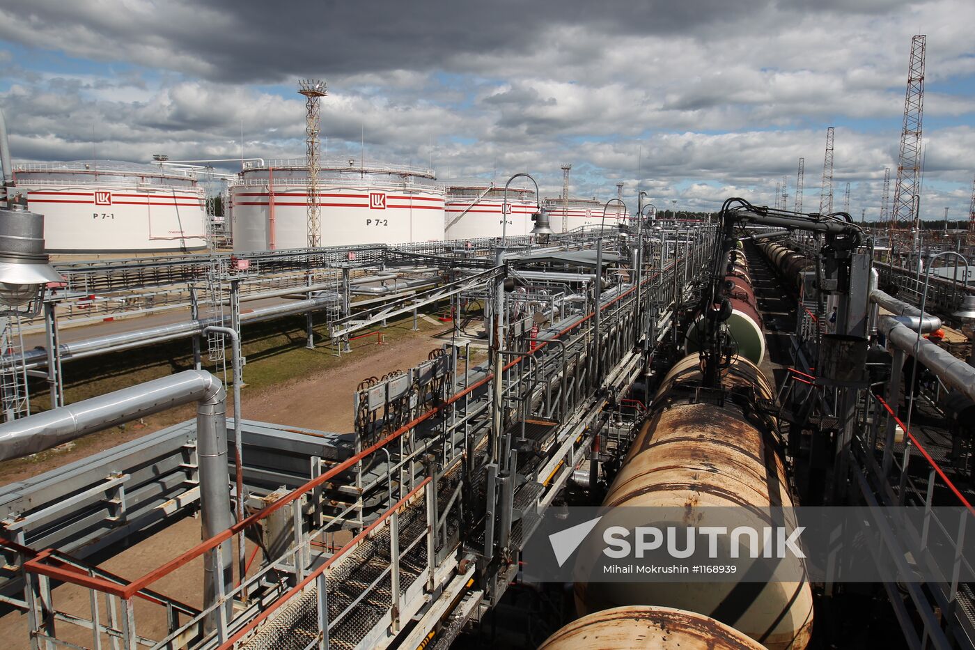 Work of Vysotsk-Lukoil-II distribution and transshipment complex