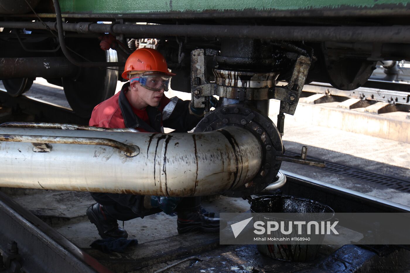 Work of Vysotsk-Lukoil-II distribution and transshipment complex