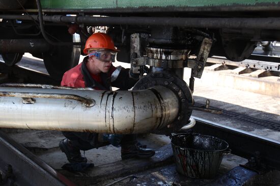 Work of Vysotsk-Lukoil-II distribution and transshipment complex