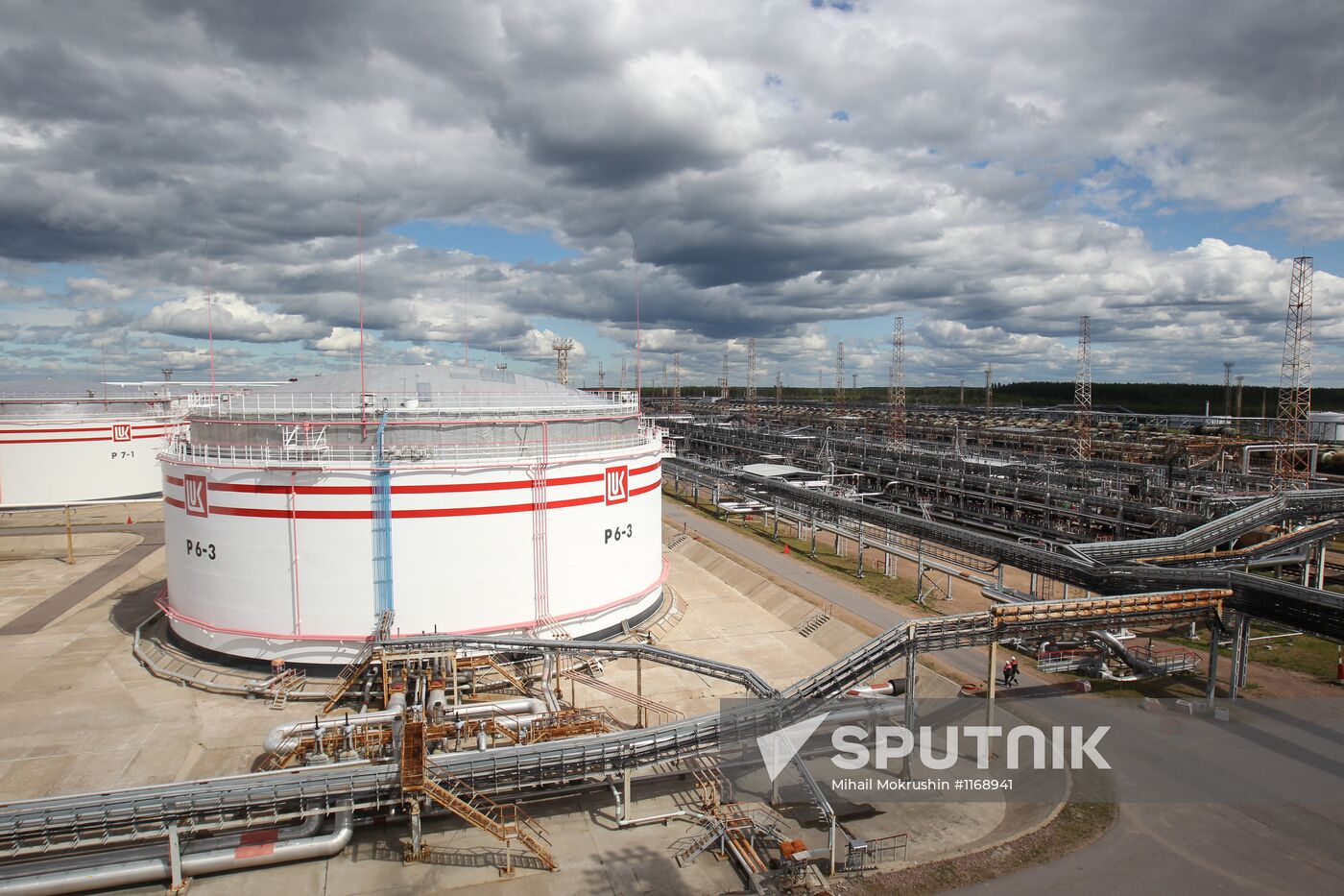 Work of Vysotsk-Lukoil-II distribution and transshipment complex